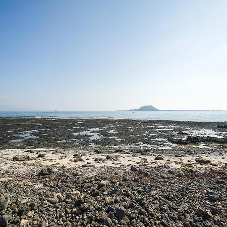 Ineika In - Balcony & Poolside *