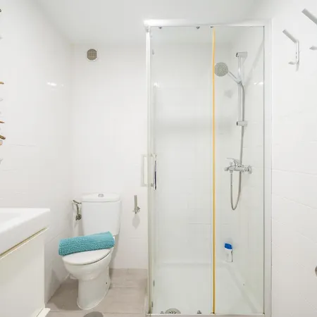 Ineika In - Balcony & Poolside