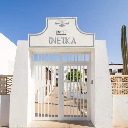 Ineika In - Balcony & Poolside