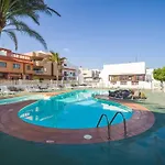 Ineika In - Balcony & Poolside كوراليهو