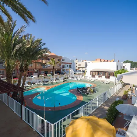 Daire Ineika In - Balcony & Poolside