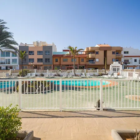 Ineika In - Balcony & Poolside كوراليهو