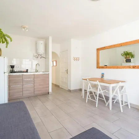 Ineika In - Balcony&poolside Apartamento *